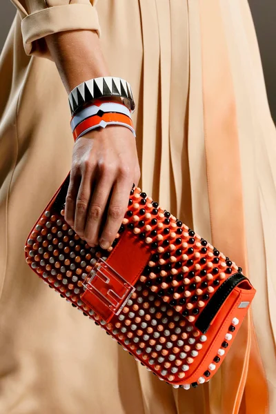 Look 64